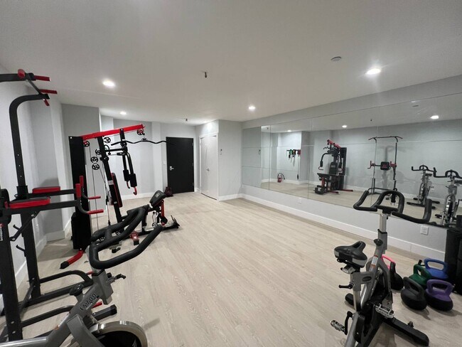 Building Photo - 5 Broadway