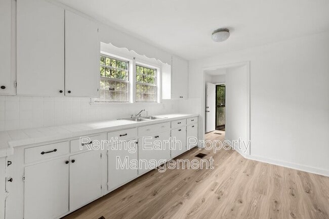 Building Photo - 537 S Jackson St