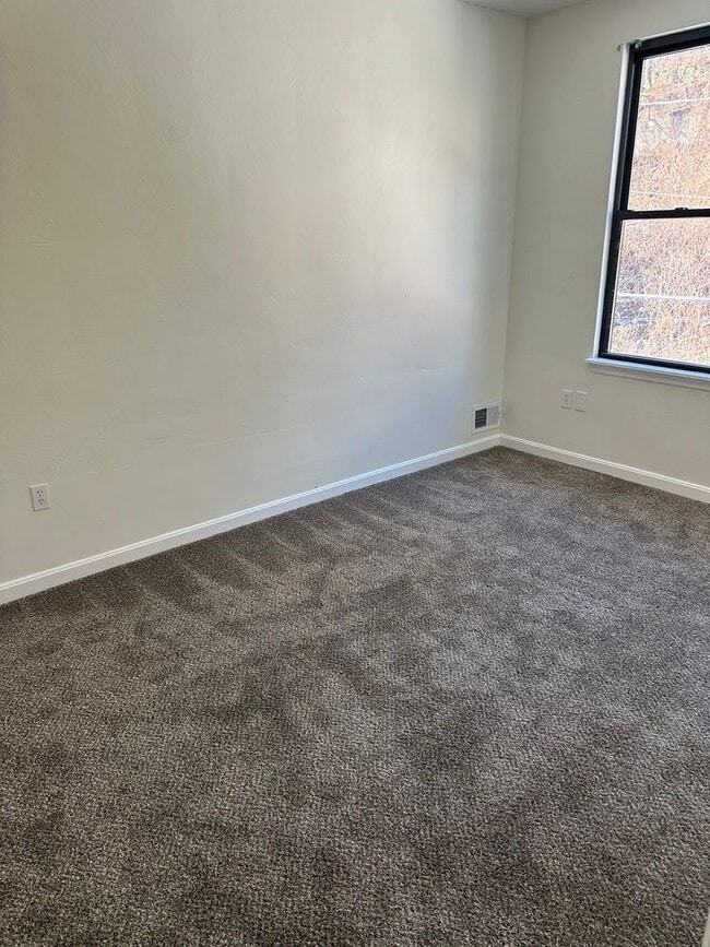 Building Photo - 941 Lamont St