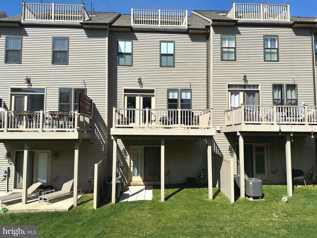 Building Photo - 3697 Ambrose Hills Rd