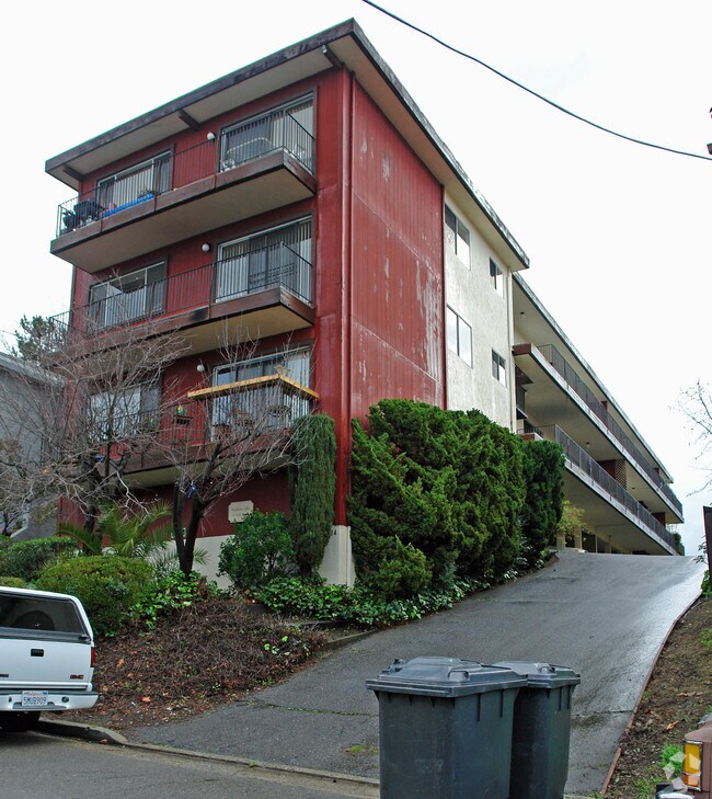 Building Photo - 14 Valencia Ave