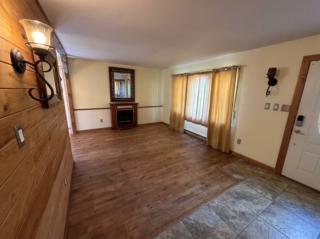 Building Photo - 7221 Hillview Dr
