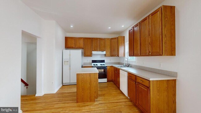 Building Photo - 527 Sparkleberry Terrace NE