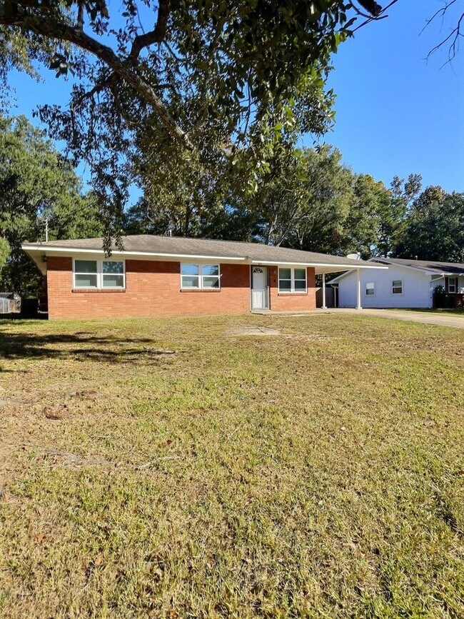 Building Photo - Updated 3-Bedroom Home in Ocean Springs!