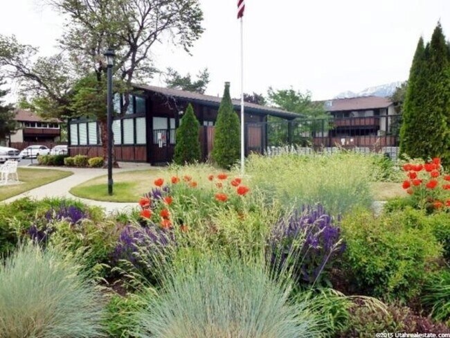 Building Photo - 267 W Garden Park Dr