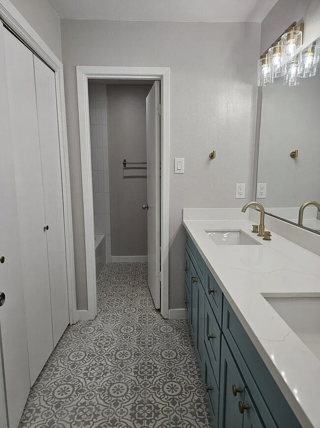 Building Photo - 4319 Baynard Dr