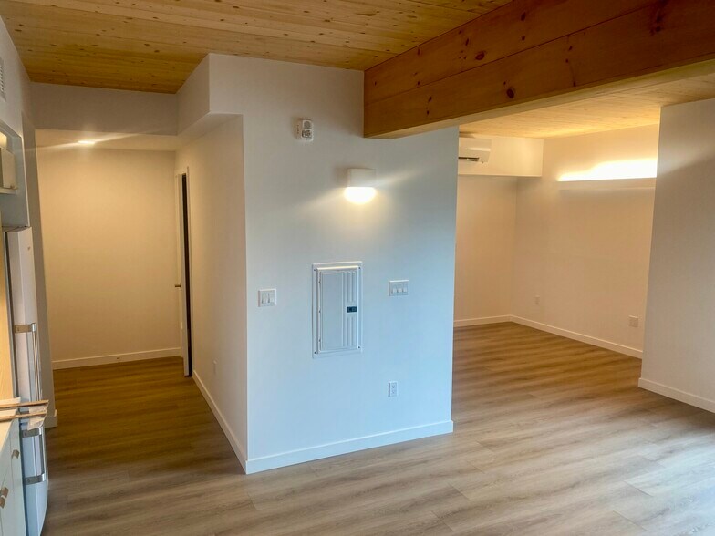 Building Photo - 154 Broadway