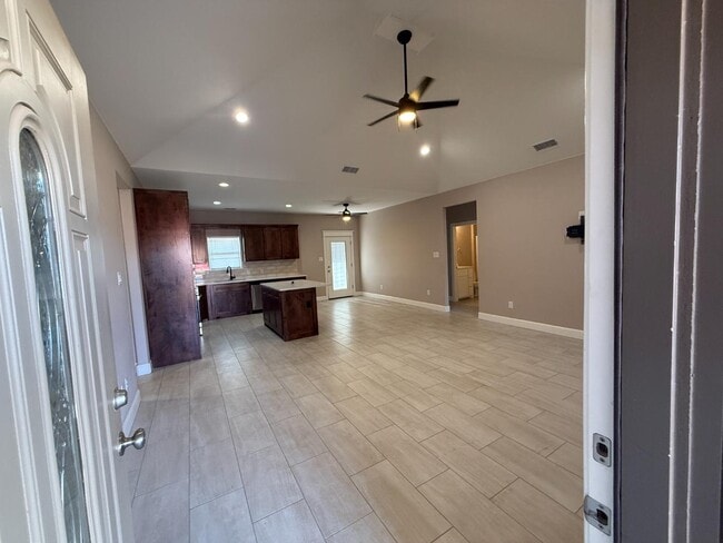 Building Photo - 267 NE Ave F