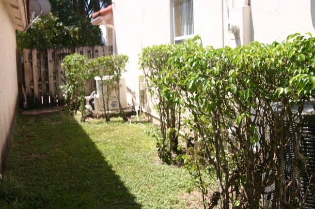 Building Photo - 7588 Parkside Ln