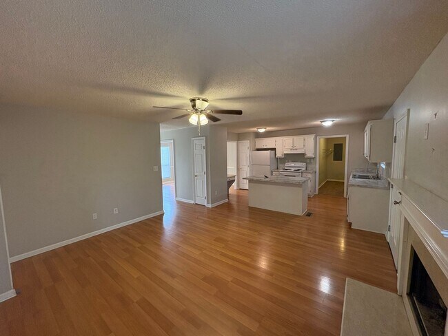 Building Photo - For Rent