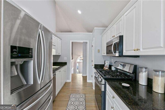 Building Photo - 2437 Pondside Pl NE