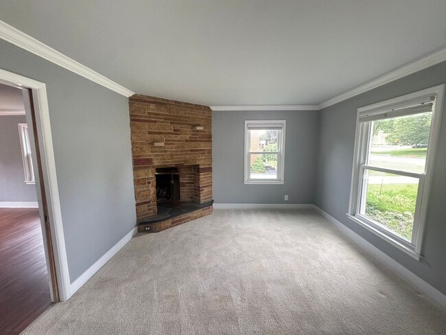 Building Photo - Adorable two story home