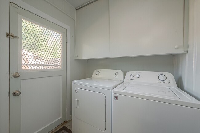 Building Photo - 3426 Bradford St