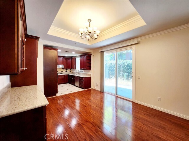 Building Photo - 1016 W Huntington Dr
