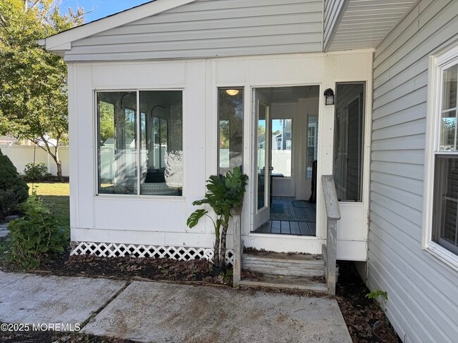 Building Photo - 90 Atlantis Ave