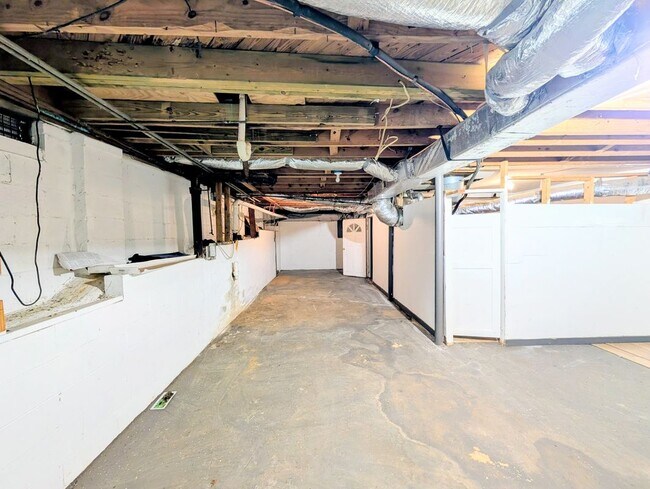 Building Photo - 704 Valleyview Dr