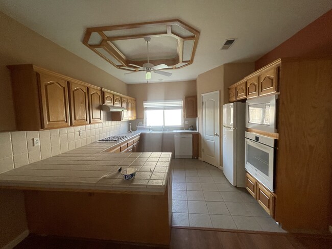 Kitchen - 5648 W Millbrae Ave