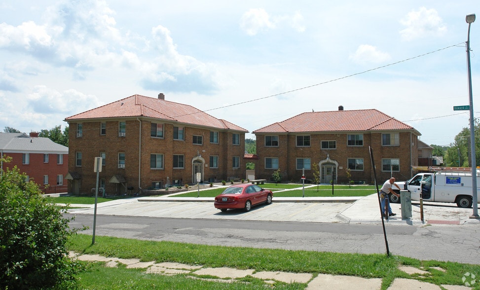 Primary Photo - University Place Apartments