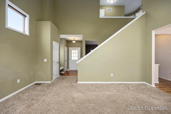 Building Photo - 5686 E Falling Leaf Dr SE