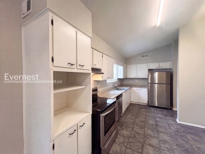 Building Photo - 8694 Yorktown Dr