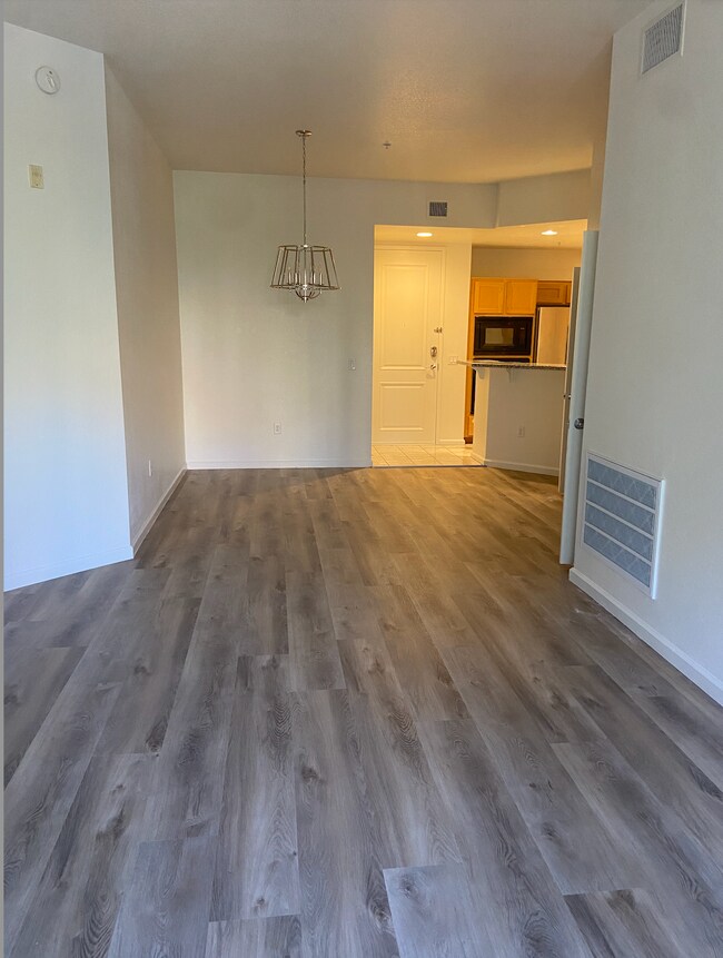 Building Photo - 39 E Agate Ave