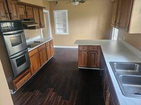 Building Photo - 511 S Lutterloh Ave