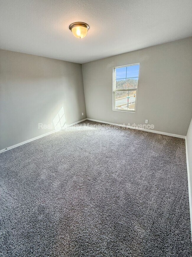 Building Photo - 452 Morning Dew Ln