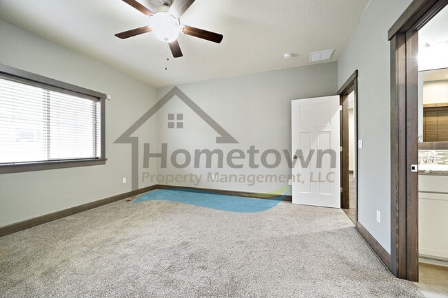 Building Photo - 3 Bedroom 2 Bathroom Home with Attached 3 Car Garage Available in Coeur d'Alene!