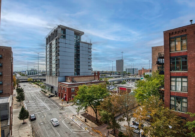 Building Photo - 625 W Jackson Blvd