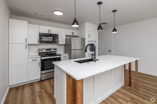 Building Photo - 610 SE Moberly Ln