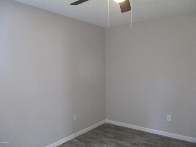Building Photo - 474 Tuloma Ave SW