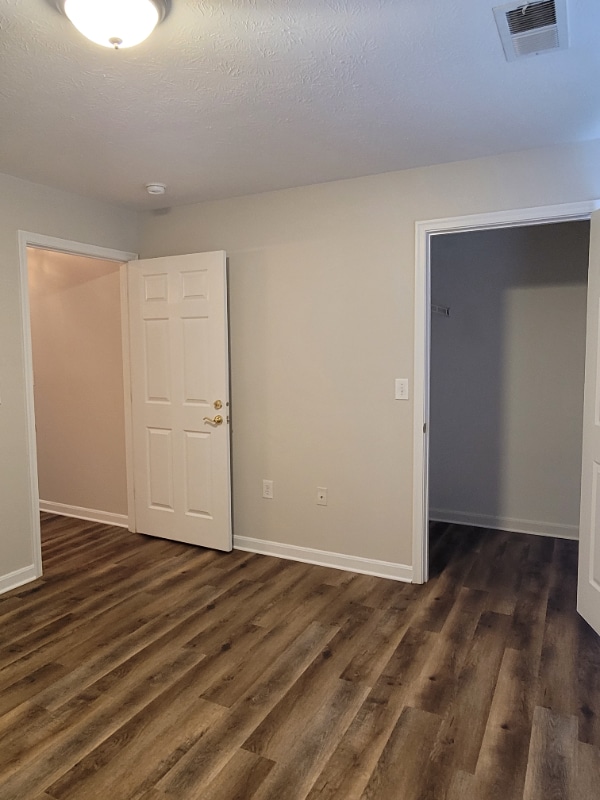 Building Photo - 9820 Legends Creek Dr