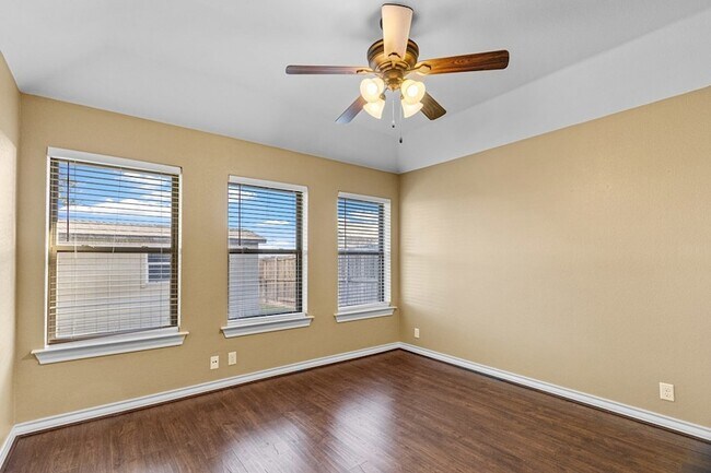 Building Photo - 5811 Oak Creek Drive