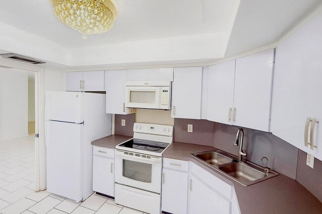 Primary Photo - 1739 Embassy Dr