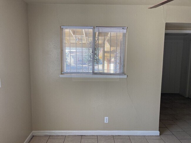 Building Photo - 1814 Crestridge Dr