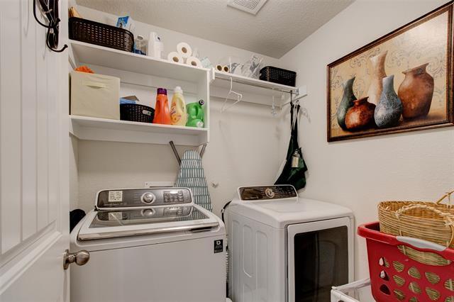 Building Photo - 531 Sydney St