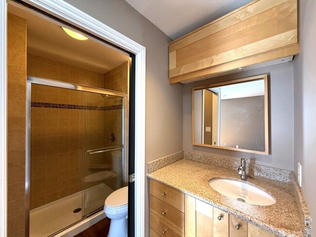 Building Photo - 2343 Fairway Dr