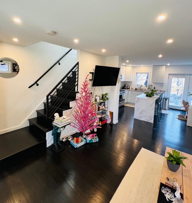 Building Photo - 7823 Charlesmont Rd