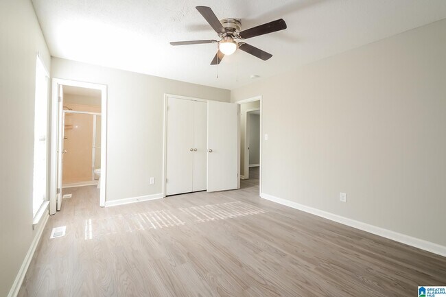 Building Photo - 1003 Oak Blvd