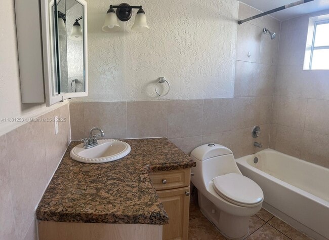Building Photo - 575 W 69th St