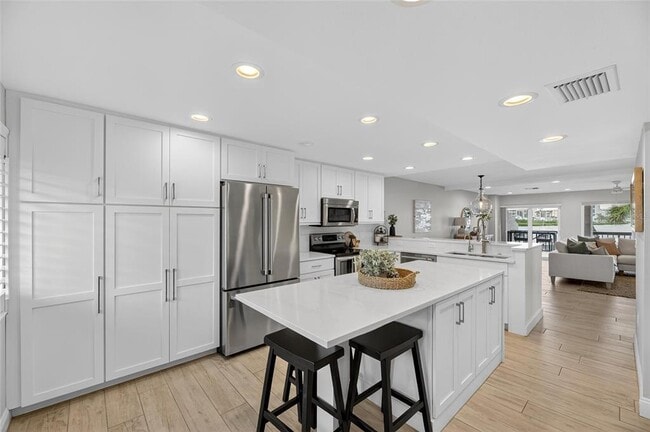 Building Photo - 160 Marina Del Rey Ct