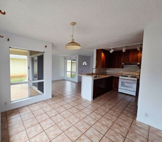 Building Photo - Ewa Beach - Soda Creek: 3bd, 2.5 bath, 2 car garage