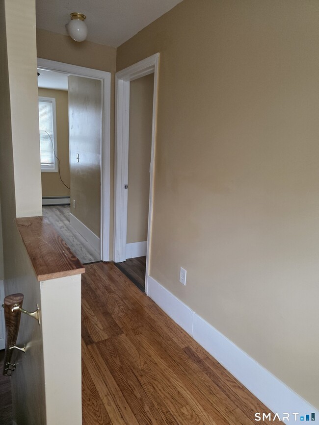 Building Photo - 19 Goff St