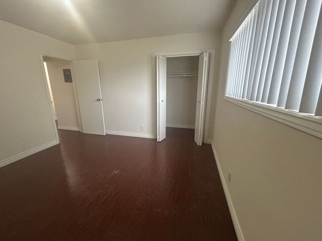 Building Photo - Spacious 2bed 1.5bath Apartment near Beach Blvd & Talbert Ave