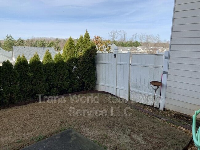 Building Photo - 4610 Blue Iris Way