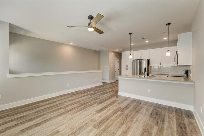 Building Photo - 4700 Colosseum Wy