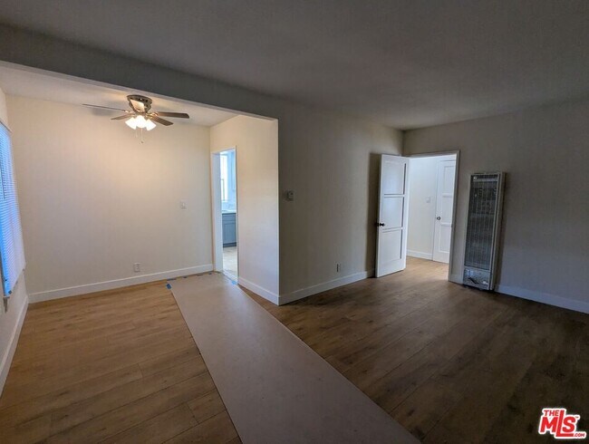 Building Photo - 6208 S Fairfax Ave