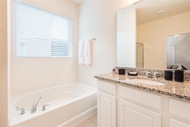 Building Photo - 5231 Wildwood Wy