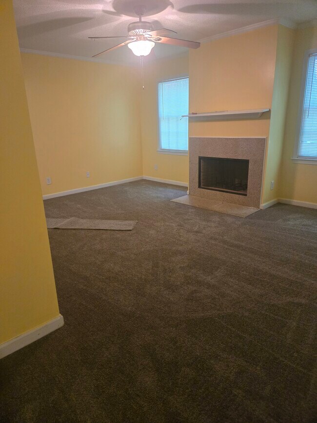 Building Photo - 80 Place Fontaine