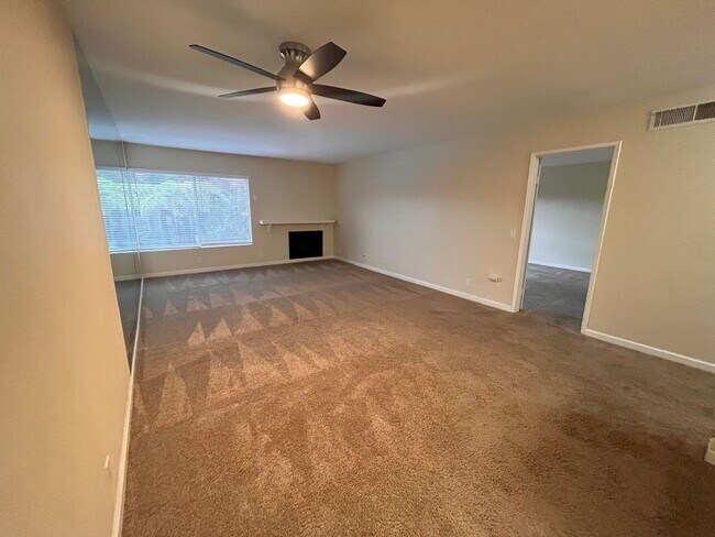 Building Photo - Large Mission Valley Condo